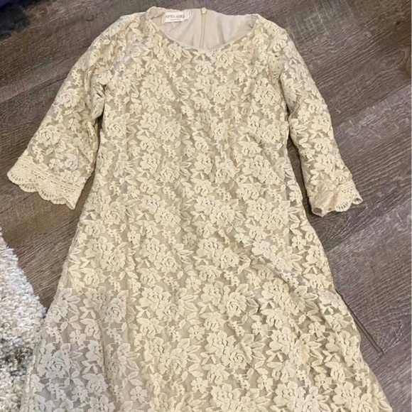 Cream lace dress - Picture 1 of 2